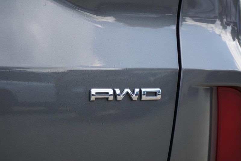 Ford Escape Vehicle Full-screen Gallery Image 19