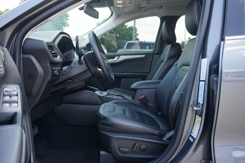 Ford Escape Vehicle Full-screen Gallery Image 21