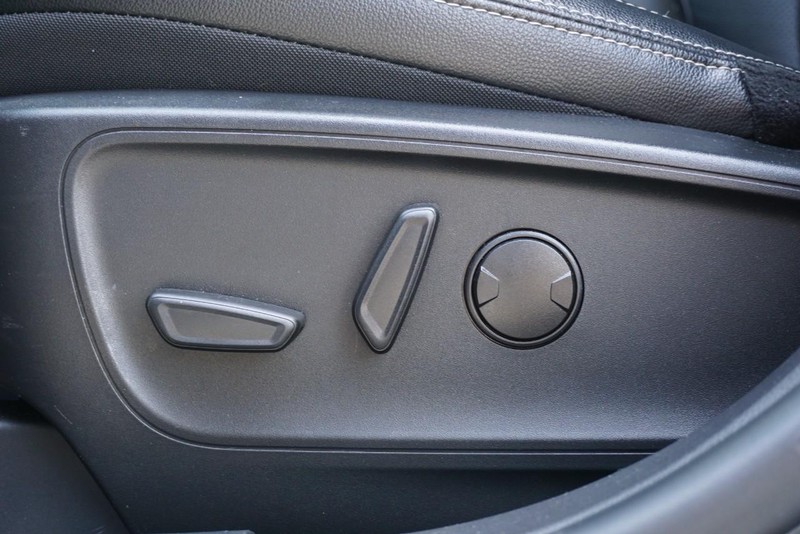 Ford Escape Vehicle Full-screen Gallery Image 22