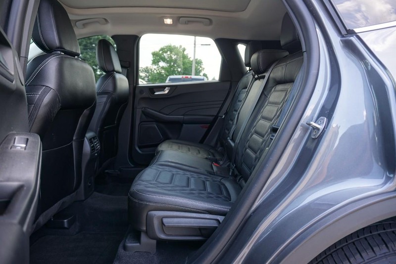 Ford Escape Vehicle Full-screen Gallery Image 24