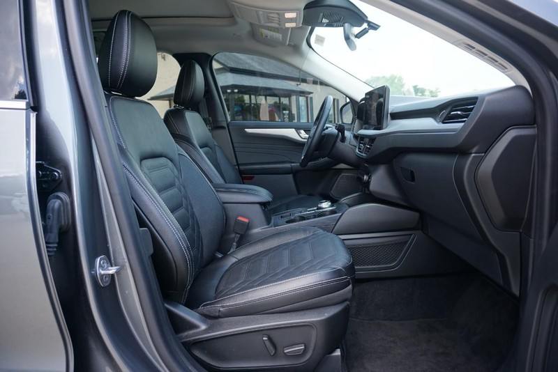 Ford Escape Vehicle Full-screen Gallery Image 28