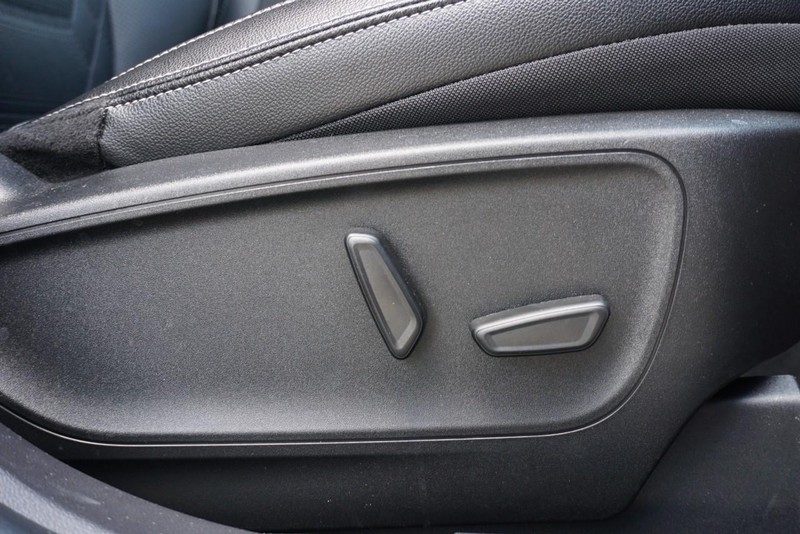 Ford Escape Vehicle Full-screen Gallery Image 29