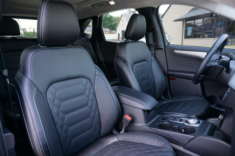 Ford Escape Vehicle Full-screen Gallery Image 30