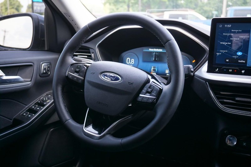 Ford Escape Vehicle Full-screen Gallery Image 32