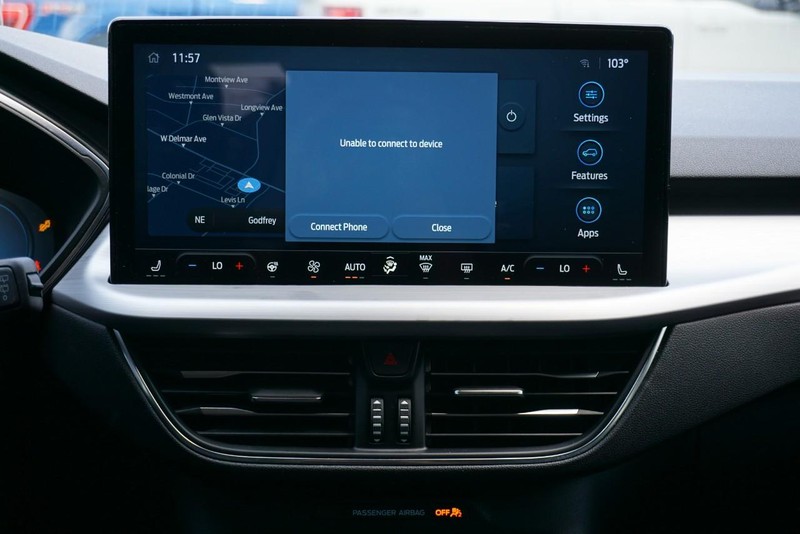 Ford Escape Vehicle Full-screen Gallery Image 33
