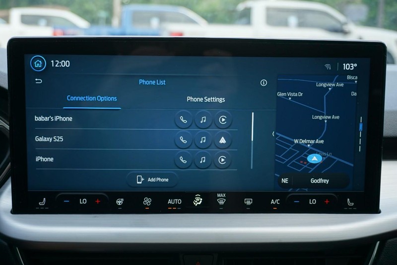 Ford Escape Vehicle Full-screen Gallery Image 48