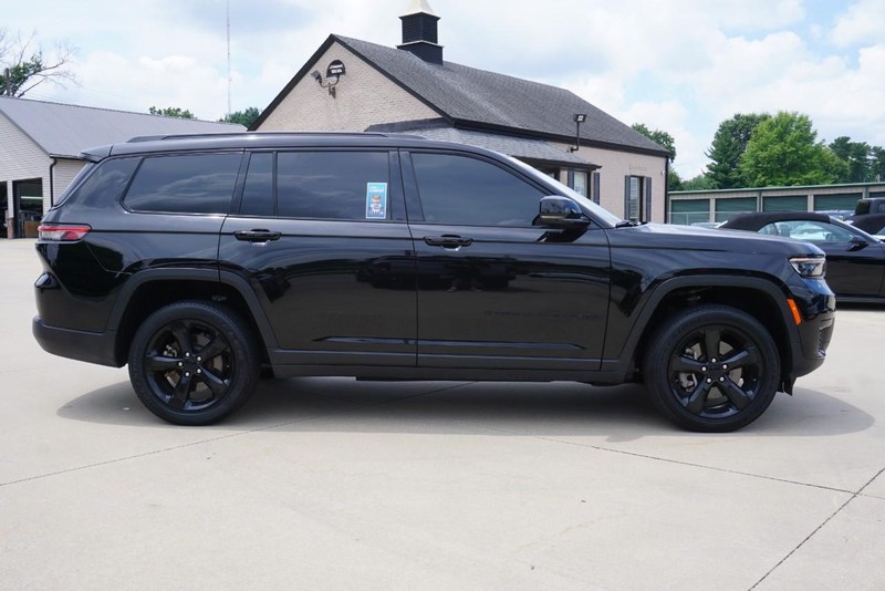 Jeep Grand Cherokee L Vehicle Full-screen Gallery Image 02