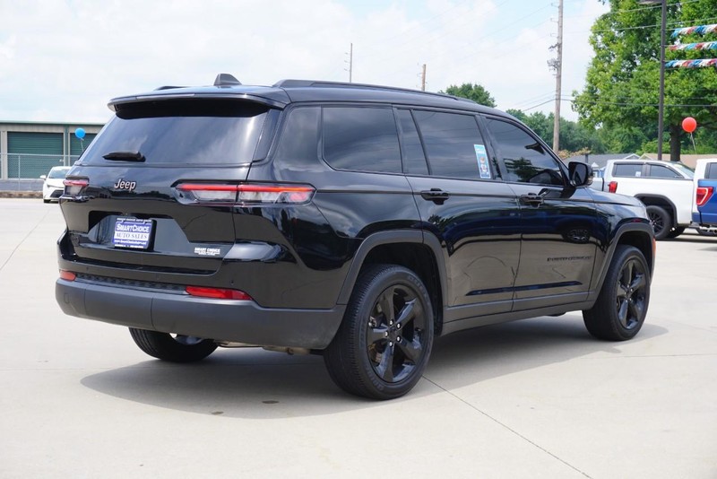 Jeep Grand Cherokee L Vehicle Full-screen Gallery Image 03