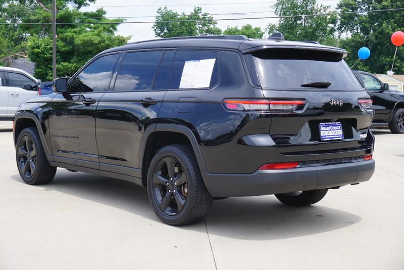 Jeep Grand Cherokee L Vehicle Full-screen Gallery Image 05