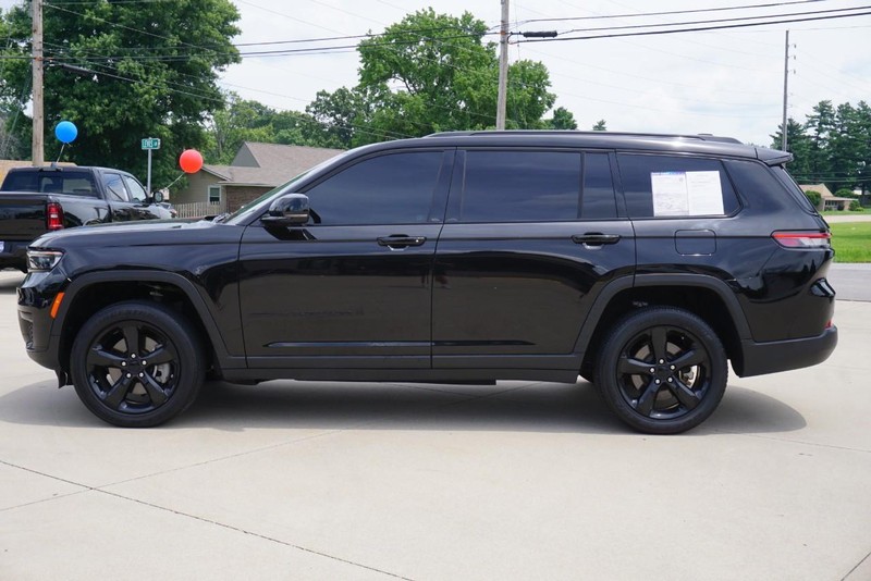 Jeep Grand Cherokee L Vehicle Full-screen Gallery Image 06