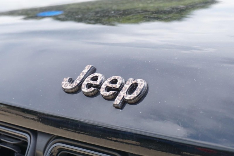 Jeep Grand Cherokee L Vehicle Full-screen Gallery Image 11