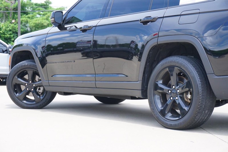Jeep Grand Cherokee L Vehicle Full-screen Gallery Image 13