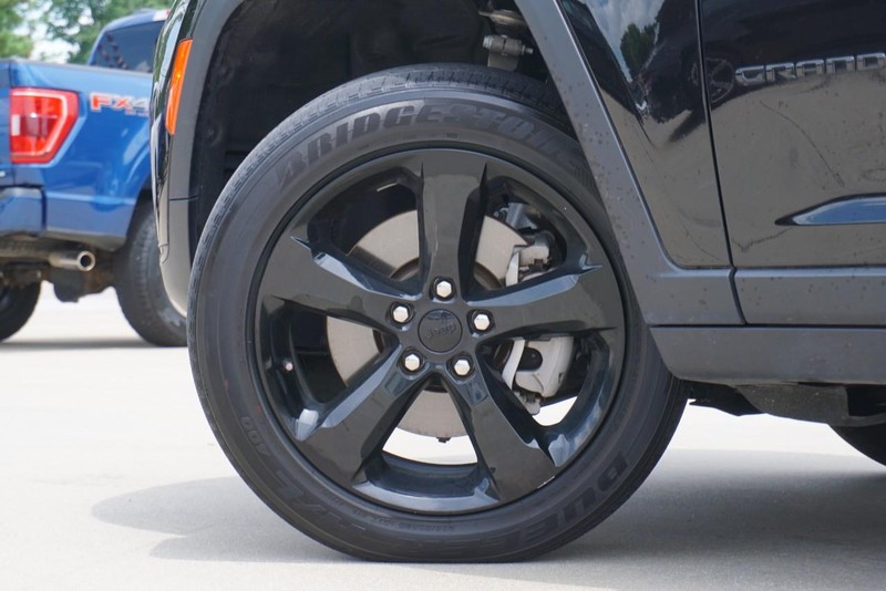 Jeep Grand Cherokee L Vehicle Full-screen Gallery Image 14
