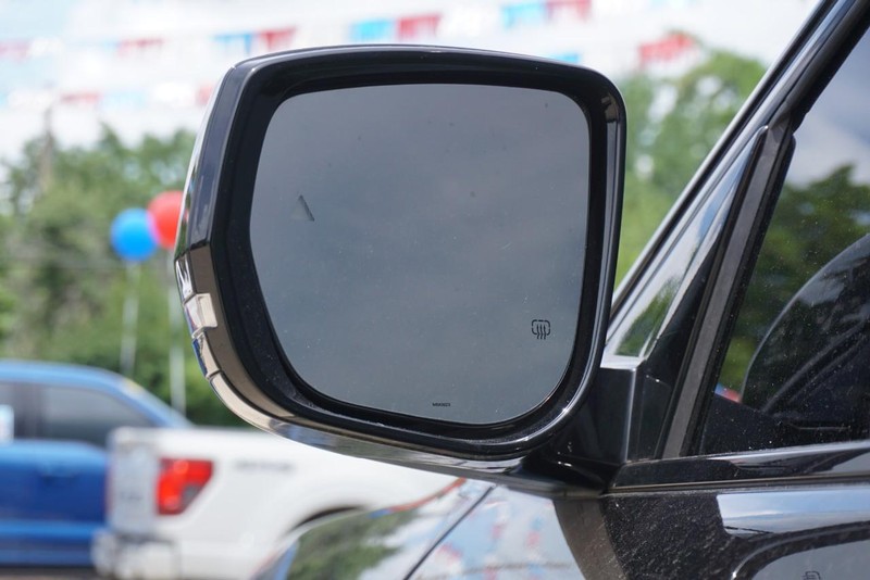 Jeep Grand Cherokee L Vehicle Full-screen Gallery Image 15