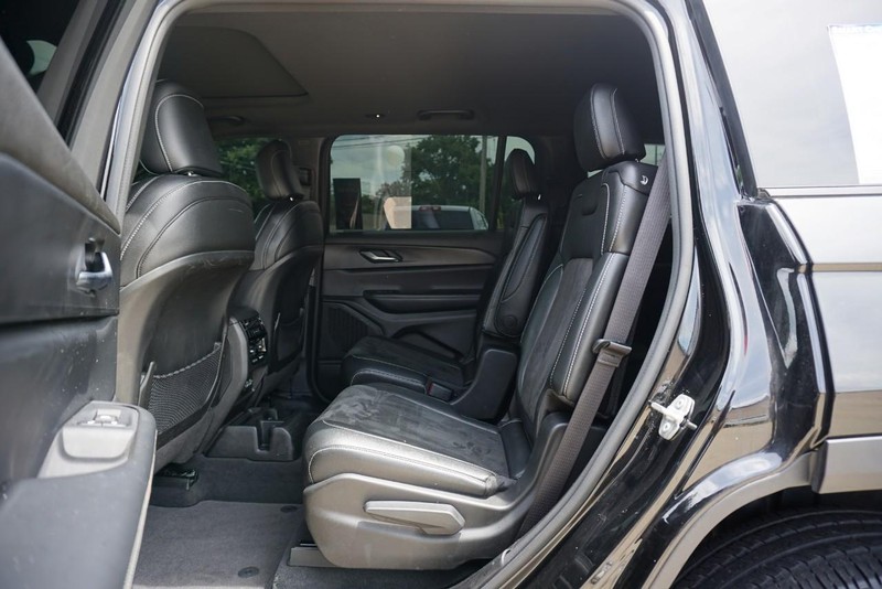 Jeep Grand Cherokee L Vehicle Full-screen Gallery Image 25