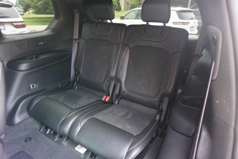 Jeep Grand Cherokee L Vehicle Full-screen Gallery Image 27