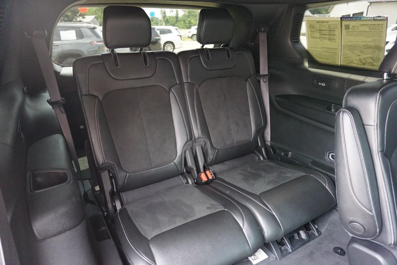 Jeep Grand Cherokee L Vehicle Full-screen Gallery Image 30