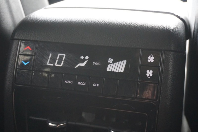 Jeep Grand Cherokee L Vehicle Full-screen Gallery Image 33