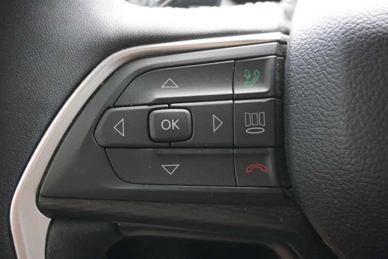 Jeep Grand Cherokee L Vehicle Full-screen Gallery Image 39
