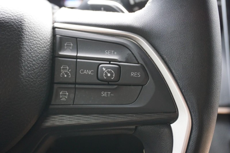 Jeep Grand Cherokee L Vehicle Full-screen Gallery Image 40