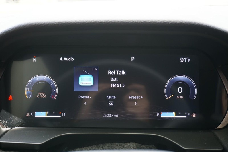 Jeep Grand Cherokee L Vehicle Full-screen Gallery Image 41