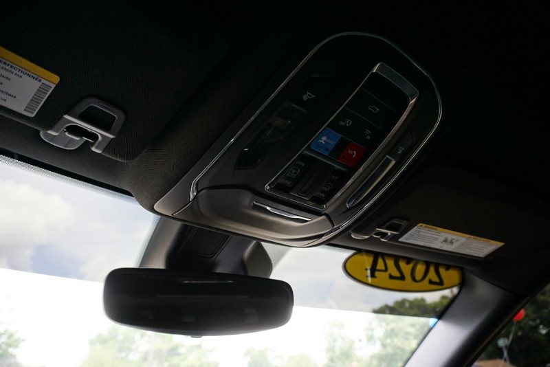 Jeep Grand Cherokee L Vehicle Full-screen Gallery Image 51