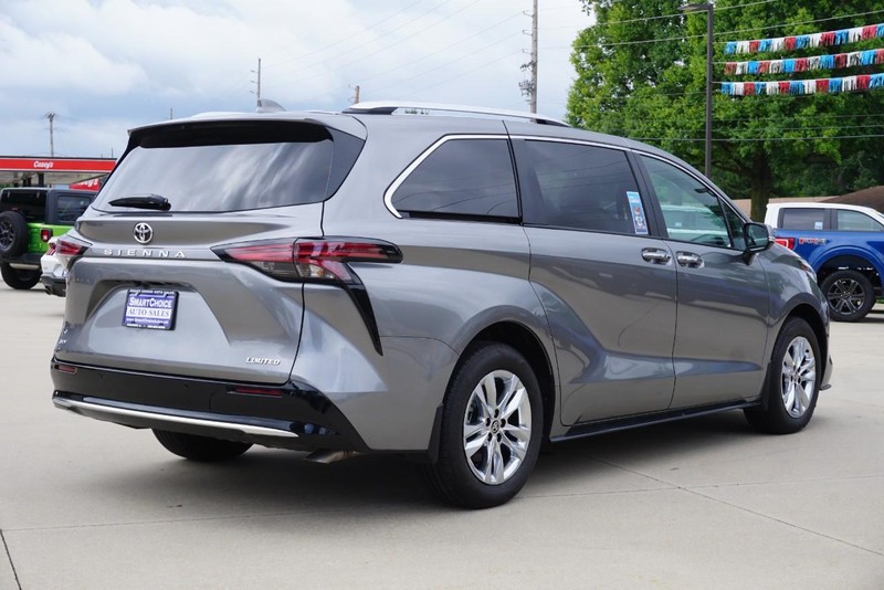 Toyota Sienna Vehicle Full-screen Gallery Image 03