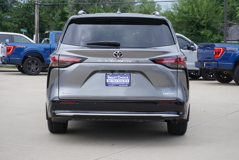 Toyota Sienna Vehicle Full-screen Gallery Image 04