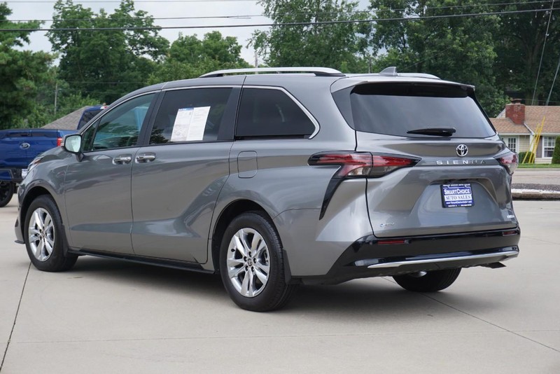 Toyota Sienna Vehicle Full-screen Gallery Image 05