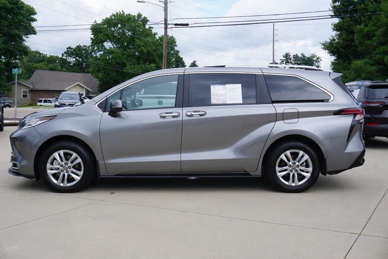 Toyota Sienna Vehicle Full-screen Gallery Image 06