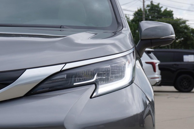 Toyota Sienna Vehicle Full-screen Gallery Image 10