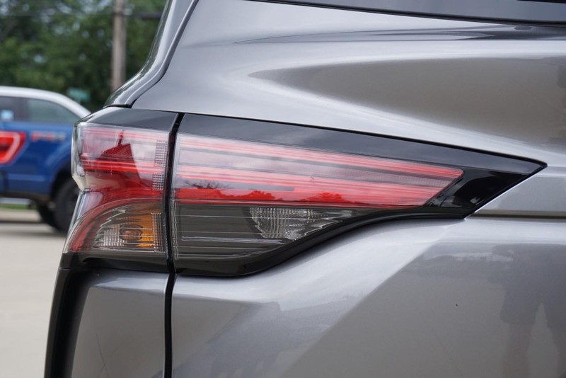 Toyota Sienna Vehicle Full-screen Gallery Image 16