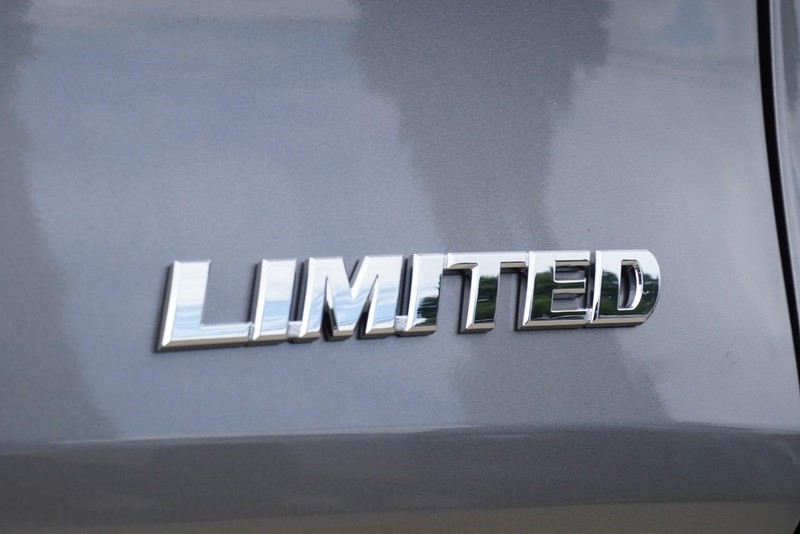 Toyota Sienna Vehicle Full-screen Gallery Image 20