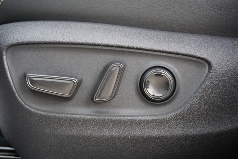 Toyota Sienna Vehicle Full-screen Gallery Image 24