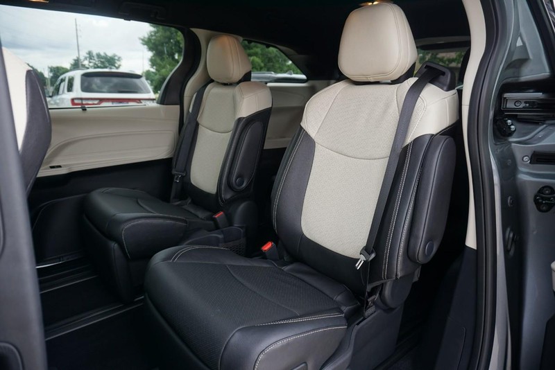 Toyota Sienna Vehicle Full-screen Gallery Image 27