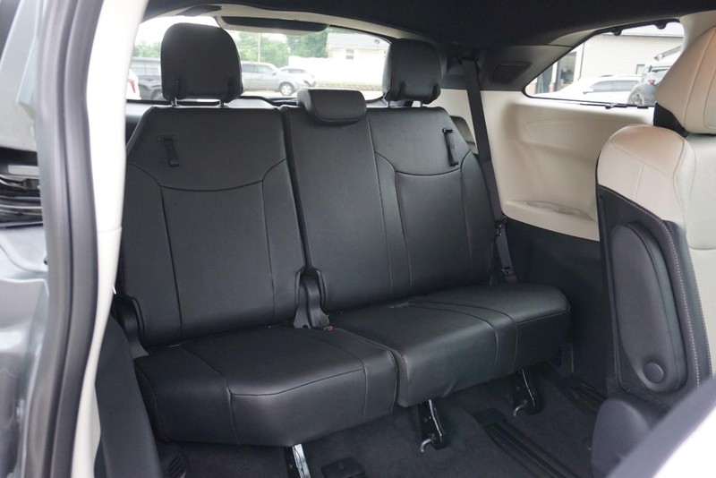Toyota Sienna Vehicle Full-screen Gallery Image 32