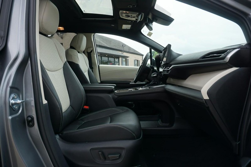 Toyota Sienna Vehicle Full-screen Gallery Image 34