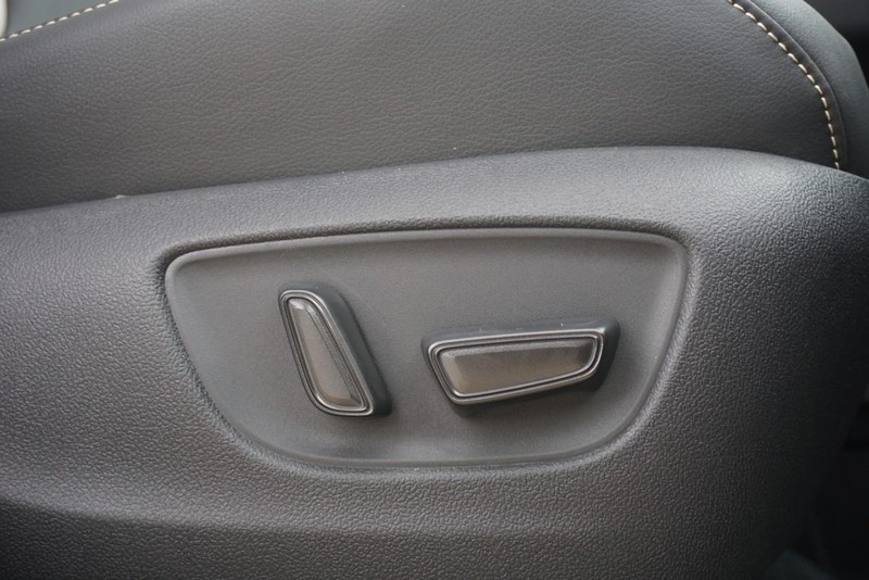 Toyota Sienna Vehicle Full-screen Gallery Image 35