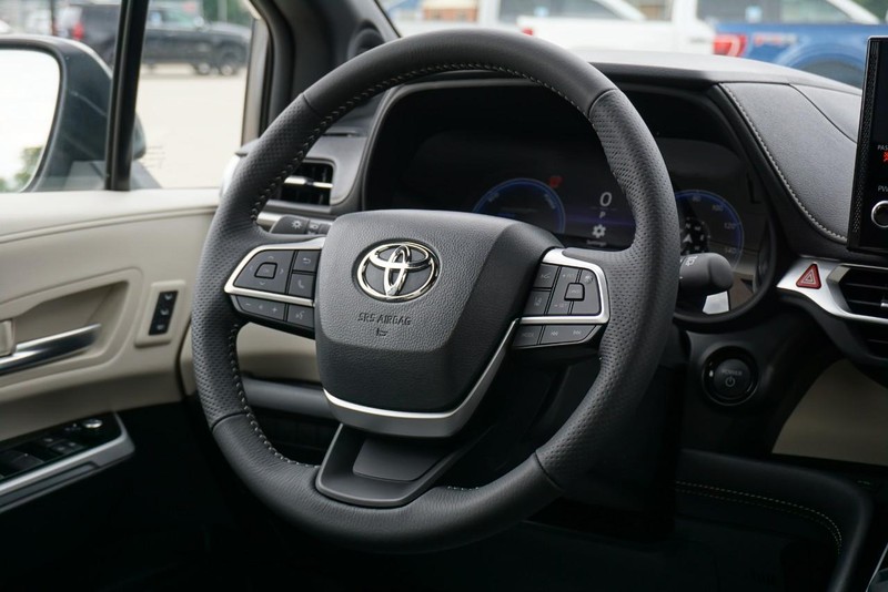 Toyota Sienna Vehicle Full-screen Gallery Image 38