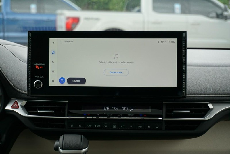 Toyota Sienna Vehicle Full-screen Gallery Image 39