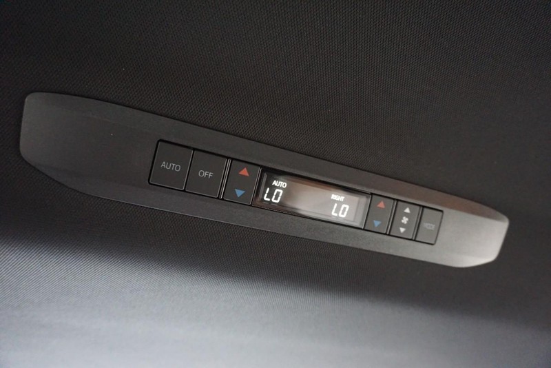 Toyota Sienna Vehicle Full-screen Gallery Image 44