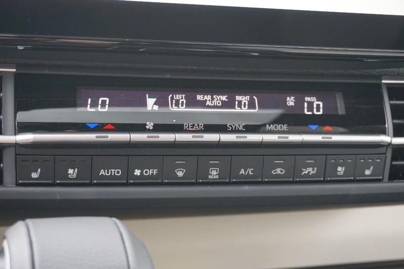 Toyota Sienna Vehicle Full-screen Gallery Image 51