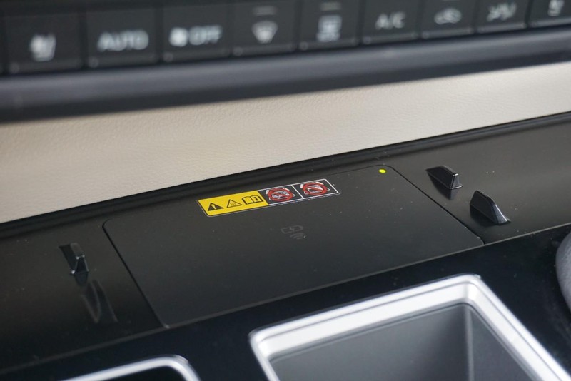 Toyota Sienna Vehicle Full-screen Gallery Image 52