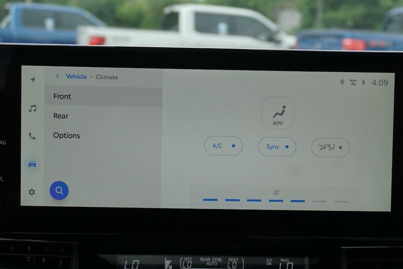 Toyota Sienna Vehicle Full-screen Gallery Image 57
