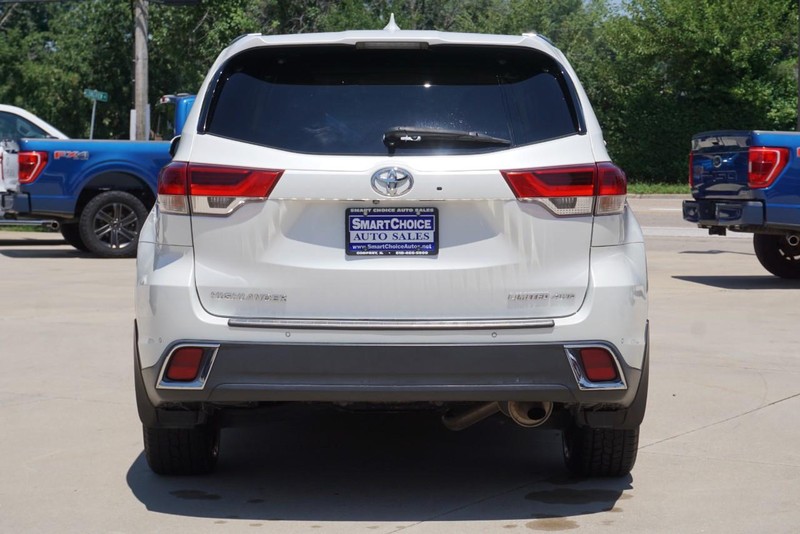 Toyota Highlander Vehicle Full-screen Gallery Image 04