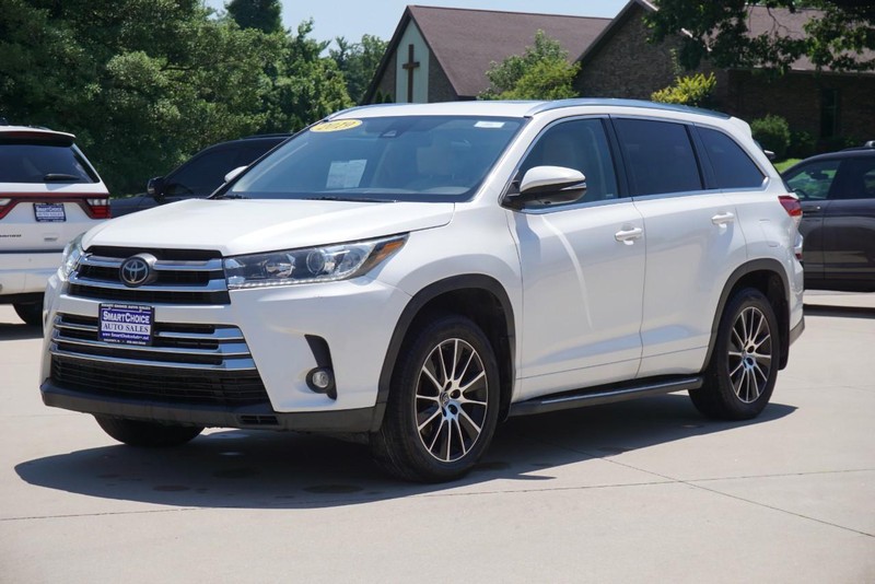 Toyota Highlander Vehicle Full-screen Gallery Image 07