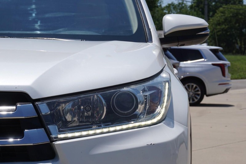 Toyota Highlander Vehicle Full-screen Gallery Image 10