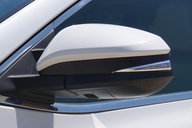 Toyota Highlander Vehicle Full-screen Gallery Image 12