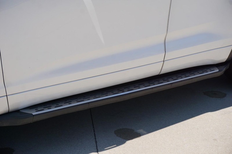 Toyota Highlander Vehicle Full-screen Gallery Image 13