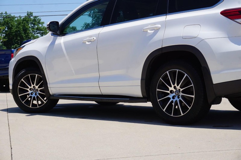 Toyota Highlander Vehicle Full-screen Gallery Image 14
